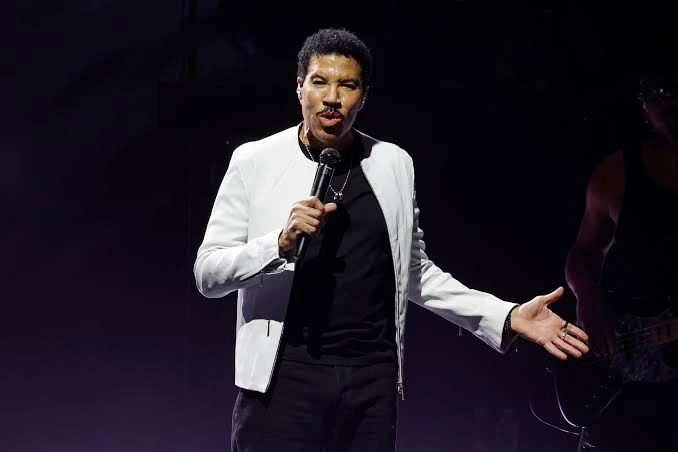 Lionel Richie abandona show